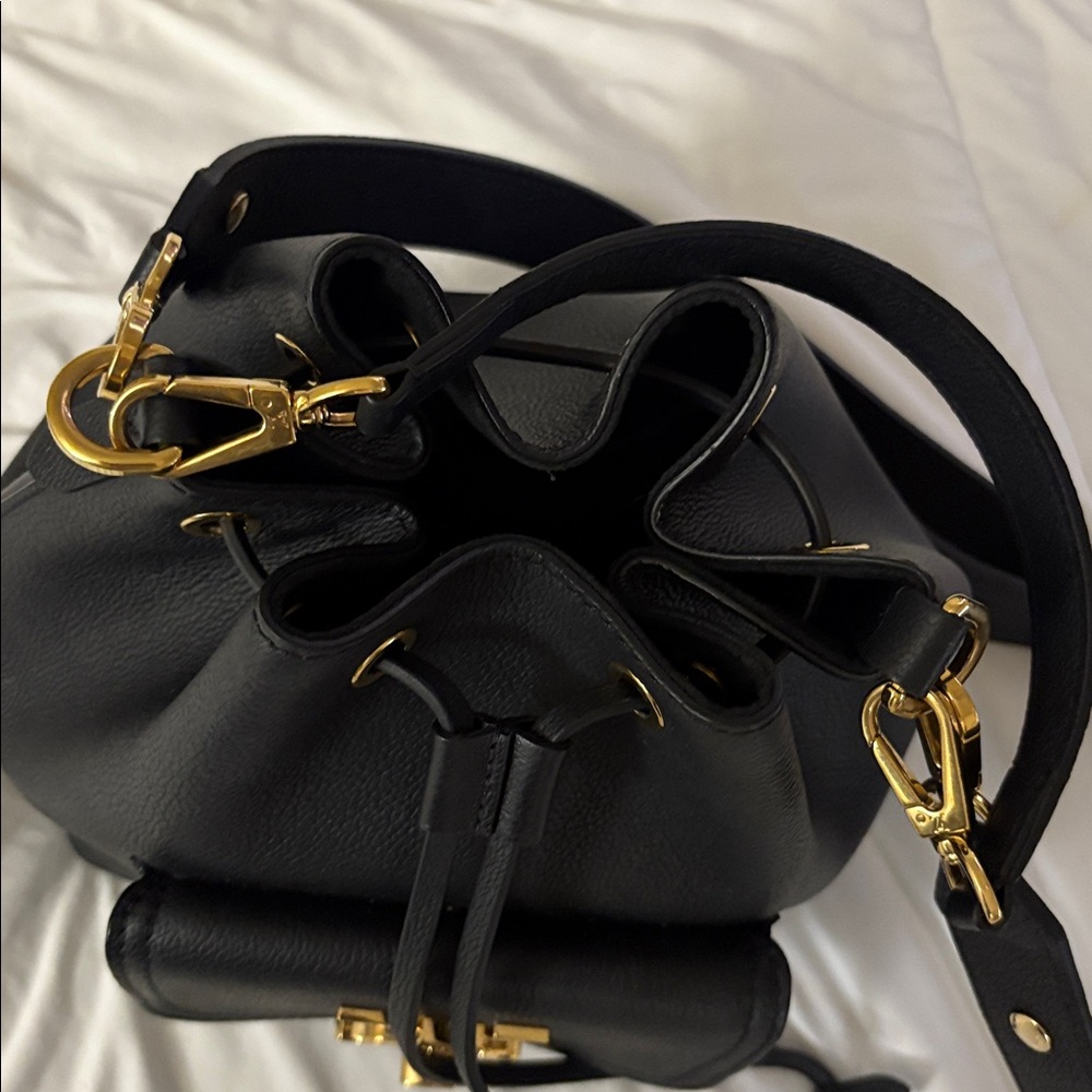 Louis Vuitton Lock Me Bucket bag - Picture 4 of 14